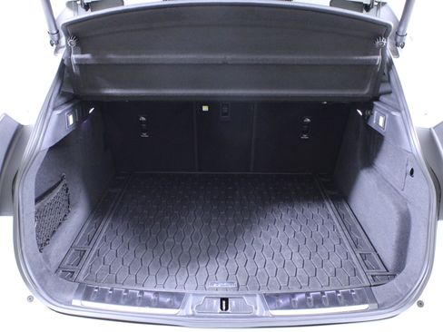 Used 2026 Jaguar F-PACE R-Dynamic S image 10