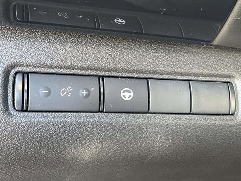 Used 2023 Nissan Pathfinder SV image 30