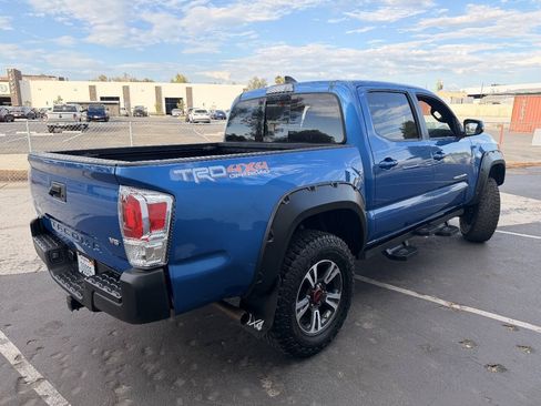 Used 2017 Toyota Tacoma TRD Off-Road AWD/4WD image 9