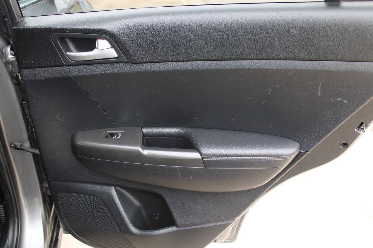 Used 2018 Kia Sportage LX AWD/4WD image 9
