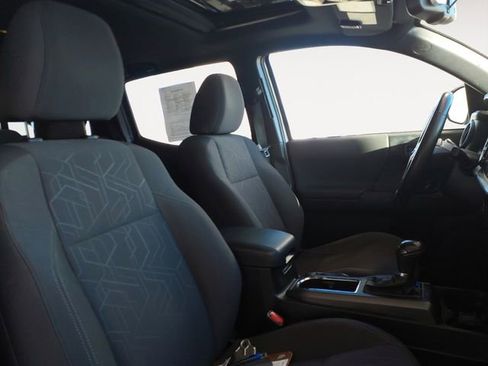 Used 2016 Toyota Tacoma TRD Off-Road image 15