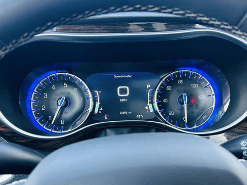 Used 2024 Chrysler Pacifica Limited image 22