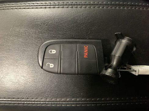 Used 2024 Jeep Compass Latitude image 14