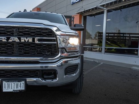 Used 2019 RAM 5500 Tradesman RWD image 5