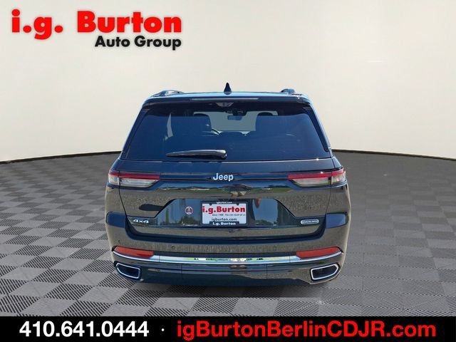 Used 2024 Jeep Grand Cherokee Overland w/ Luxury Tech Group IV AWD/4WD image 5