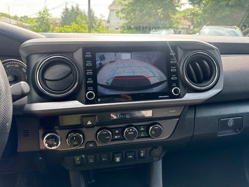 Used 2022 Toyota Tacoma TRD Off-Road w/ Technology Package AWD/4WD image 28
