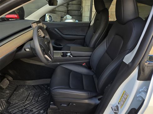 Used 2023 Tesla Model Y 2WD image 15