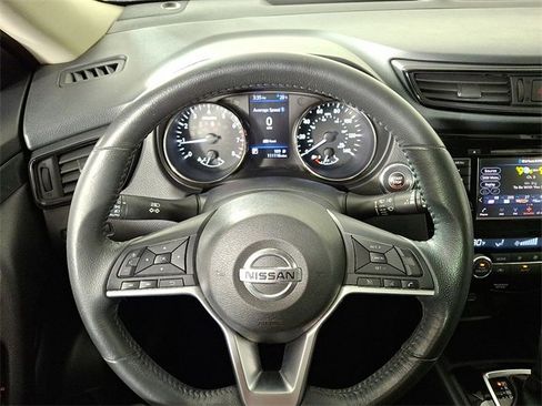 Used 2018 Nissan Rogue SV image 18