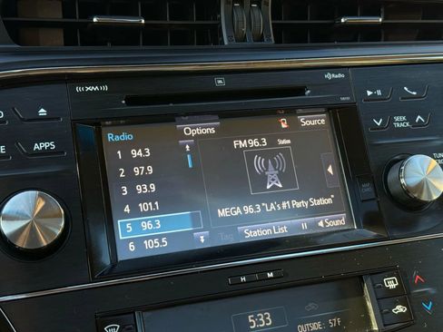 Used 2016 Toyota Avalon Limited image 32