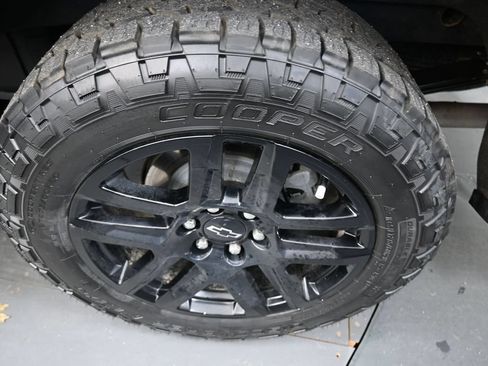 Used 2025 Chevrolet Silverado 1500 RST w/ Z71 Off-Road Package AWD/4WD image 9