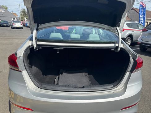 Used 2017 Hyundai Elantra SE image 13
