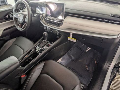 Certified 2025 Jeep Compass Limited image 31