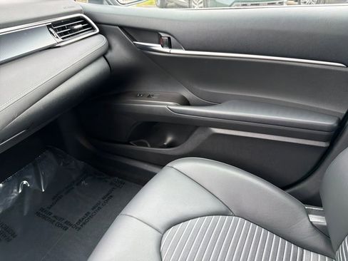 Used 2022 Toyota Camry SE w/ Convenience Package FWD image 29