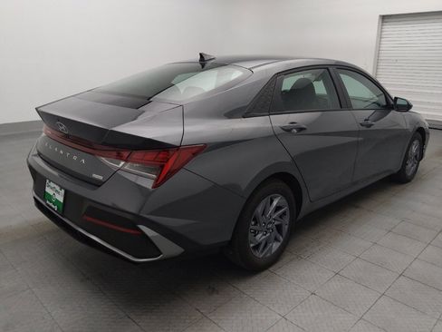 Used 2025 Hyundai Elantra Hybrid FWD image 9