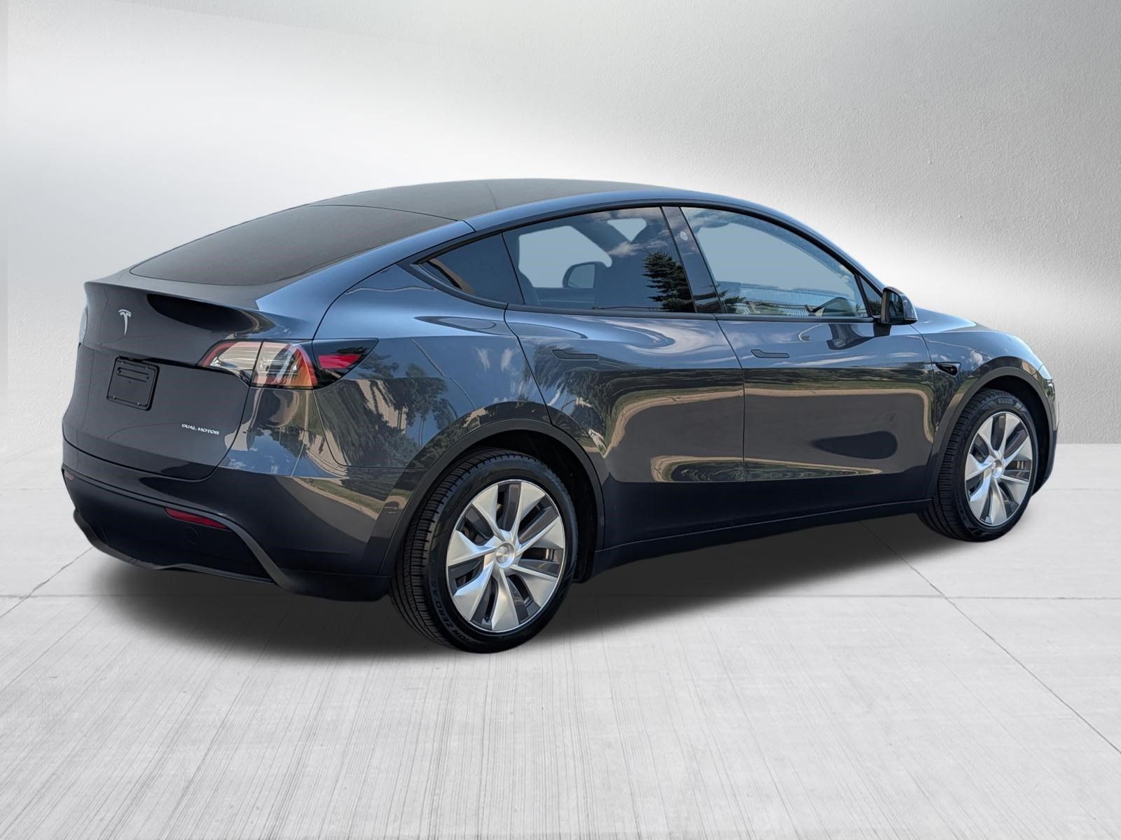 Used 2024 Tesla Model Y Long Range AWD/4WD image 6