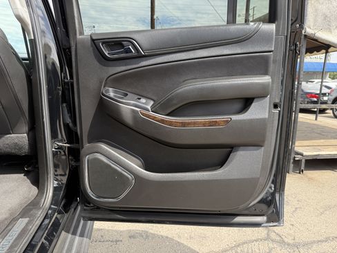 Used 2020 Chevrolet Suburban LT image 21
