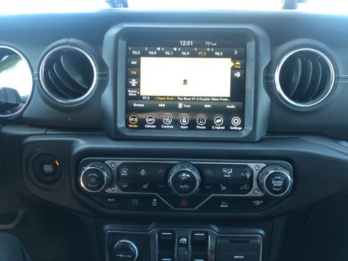 Used 2021 Jeep Wrangler Unlimited Sahara w/ Cold Weather Group image 13