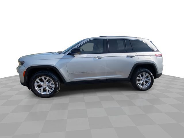 Used 2023 Jeep Grand Cherokee Limited AWD/4WD image 7