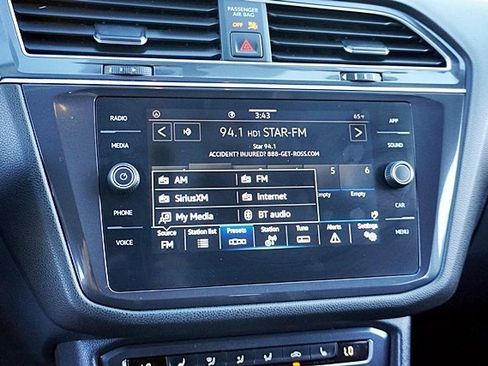 Used 2021 Volkswagen Tiguan SE image 24