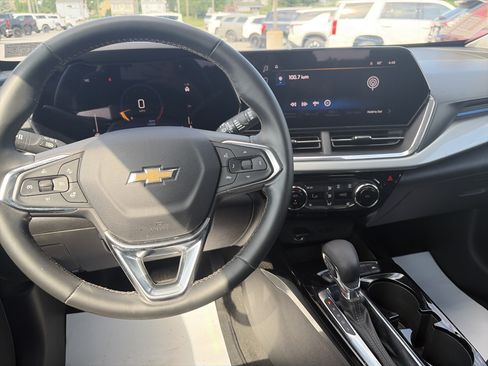 Used 2024 Chevrolet Trax LT w/ Driver Confidence Package FWD image 7