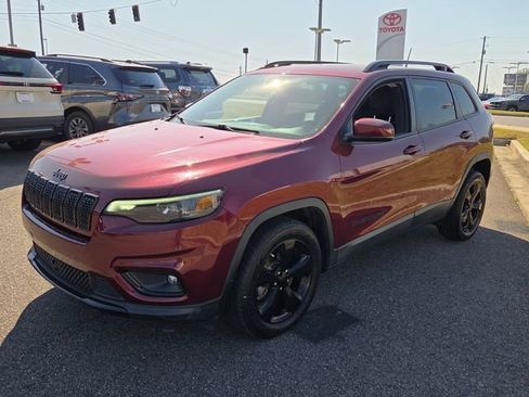 Used 2021 Jeep Cherokee Altitude image 3