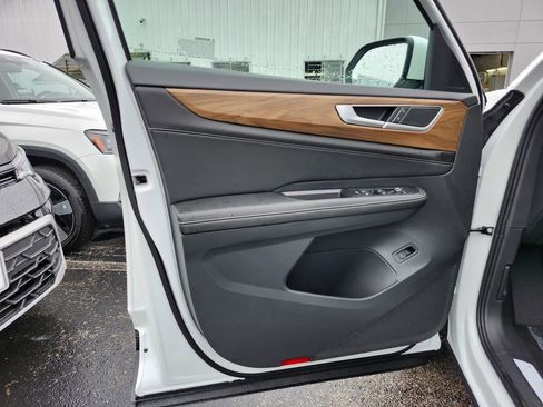 New 2026 Volkswagen Atlas SE image 11