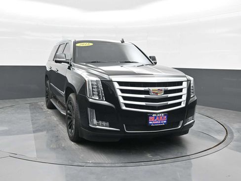 Used 2018 Cadillac Escalade 4WD image 2
