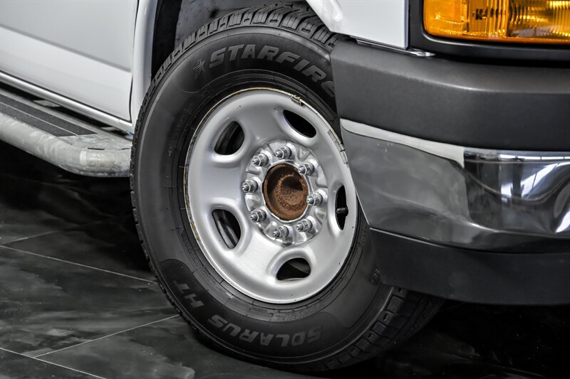 Used 2021 Chevrolet Express 2500 w/ Driver Convenience Package RWD image 3
