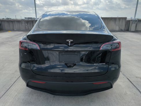 Used 2022 Tesla Model Y Long Range image 6