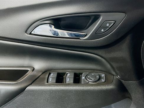 Used 2021 Chevrolet Equinox LT FWD image 13