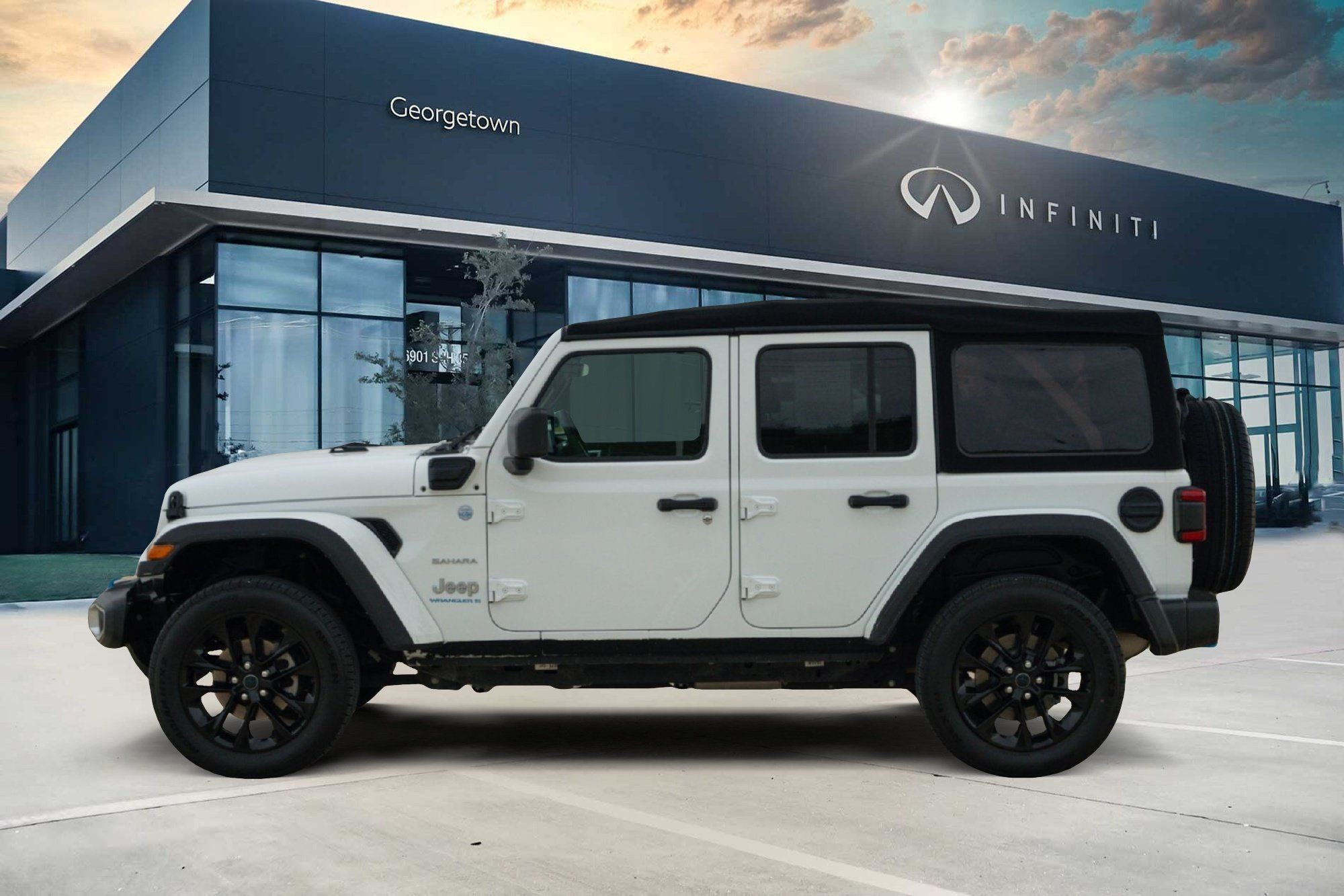 Used 2024 Jeep Wrangler Unlimited Sahara AWD/4WD image 6