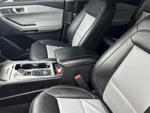 Used 2022 Ford Explorer XLT w/ Equipment Group 202A image 29