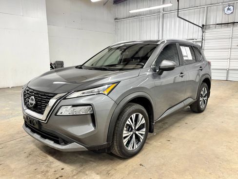 Used 2023 Nissan Rogue SV w/ SV Premium Package FWD image 3