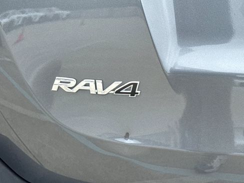 Used 2015 Toyota RAV4 XLE FWD image 21