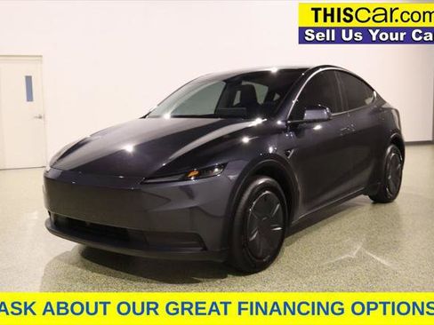 Used 2026 Tesla Model Y 2WD image 3