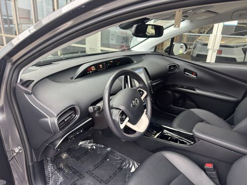 Used 2019 Toyota Prius Prime Advanced image 3