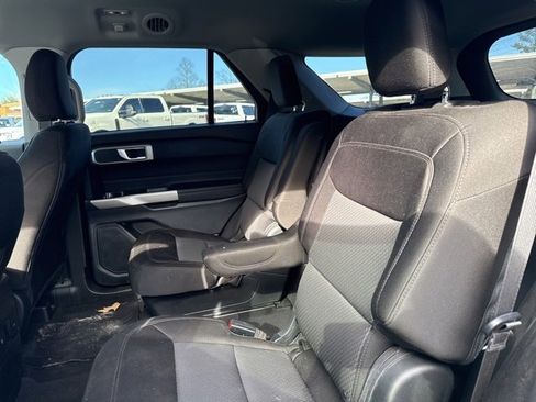 Used 2023 Ford Explorer XLT image 10