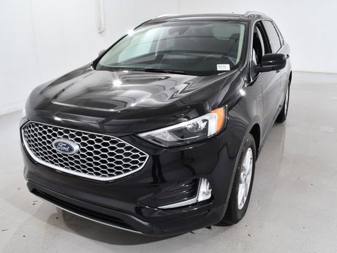 Used 2024 Ford Edge SEL w/ Convenience Package image 2
