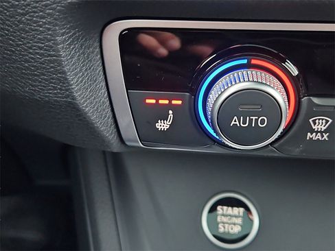 New 2025 Audi Q3 2.0T Premium image 14