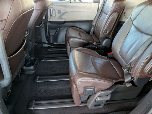 Certified 2023 Toyota Sienna Platinum image 26