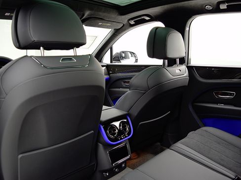 New 2025 Bentley Bentayga image 40