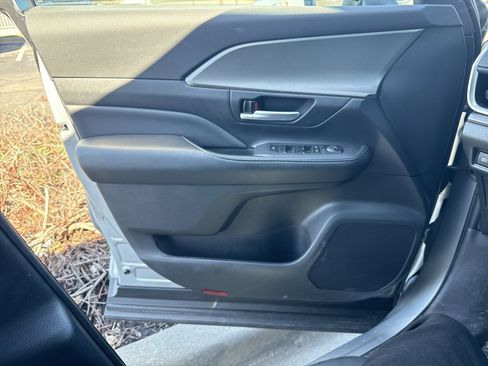 Used 2025 Toyota Grand Highlander XLE image 12
