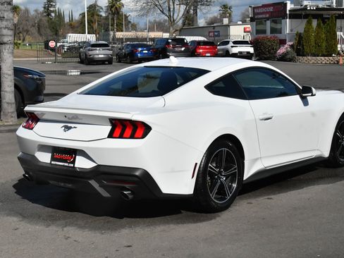 Used 2024 Ford Mustang Premium image 8