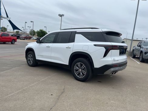 Used 2025 Chevrolet Traverse LT w/ Driver Confidence Package image 4