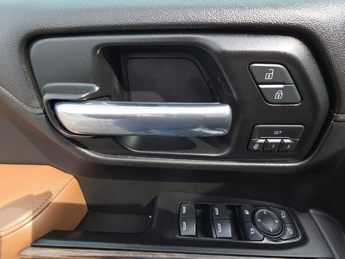 Used 2019 Chevrolet Silverado 1500 High Country image 14