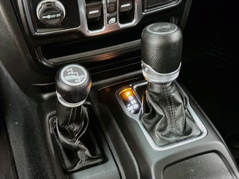 Used 2022 Jeep Wrangler Unlimited Sport AWD/4WD image 17