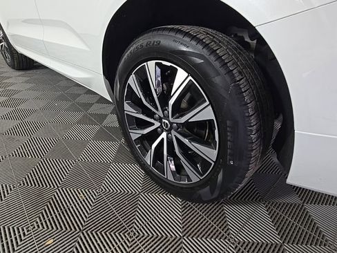 Certified 2023 Volvo XC60 B5 Plus w/ Protection Package Premier image 11