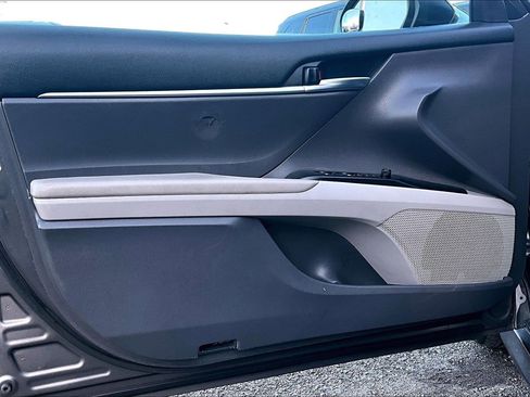 Used 2019 Toyota Camry LE image 21