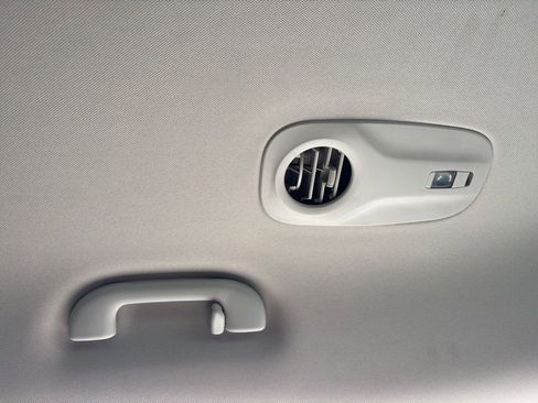 Used 2024 Chrysler Pacifica Touring-L FWD image 44