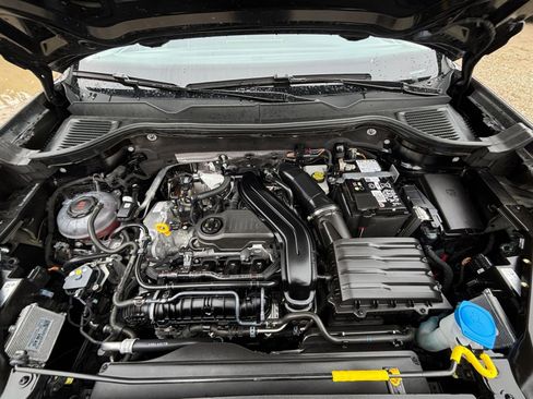 Used 2025 Volkswagen Taos SE AWD/4WD image 34